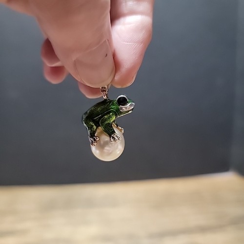 Thomas Sabo Frog On Faux Pearl Prince Pendant Charm Signed Green Enamel Cute - Picture 3 of 13