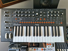 Moog Messenger 32-Key Analogue Keyboard Synthesiser MIDI USB CV Seq Wheels
