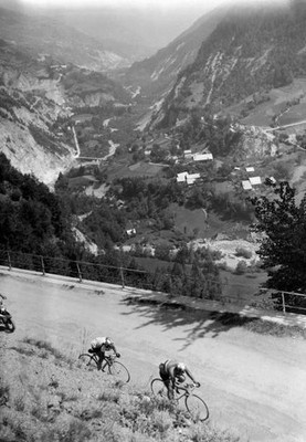 Robic Teisseire taking lead Saint Jean de Maurienne France 1940 Old Photo