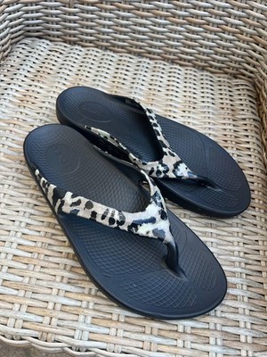 OOFOS OOlala Recovery Sandals Womens 10 Black Leopard Print Flip Flops OOfoam
