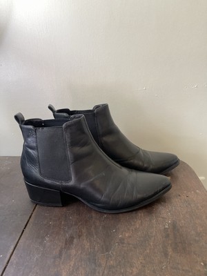 Vagabond Marja Black Pointed Toe Leather Chelsea Booties Pull On
