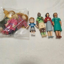 Mixed lot of dollhouse figures. 