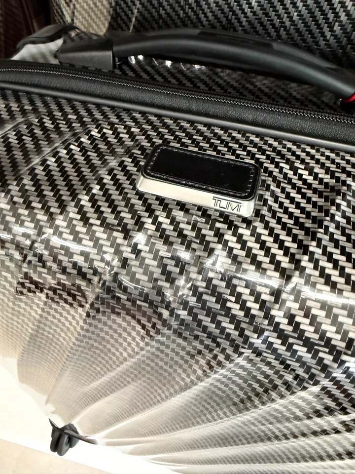 NUEVO Tumi 19 grados LITE - 22” CONTINENTAL 4 ruedas estuche de embalaje - GRAFITO NEGRO Foto 3 de 4