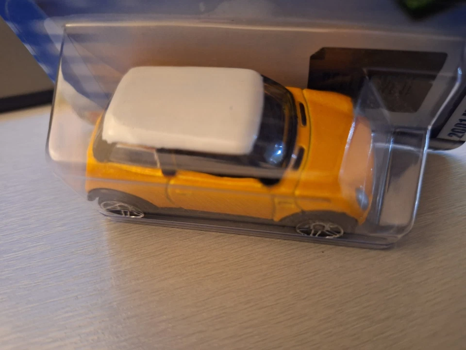 Hot Wheels MINI-Morris Lote de 4: 2001 Cooper Primera Edición Amarillo, Vagón Menor Foto 4 de 4