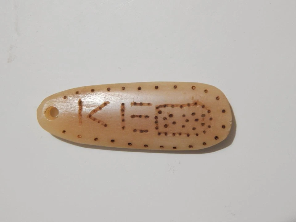 1100ad W. THULE BREVIG MISSION ESKIMO INUIT NORTHERN CARIBOU BONE AMULET - image 2 of 4