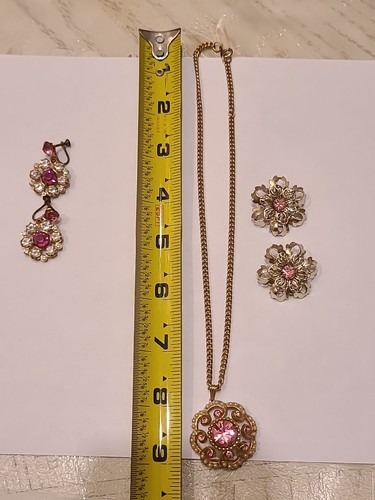 Avon Rose Gold Tone Necklace & 2 Earrings Set With Pink Rhinestones & Flower!๐บ - Picture 10 of 10