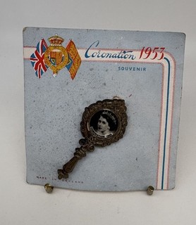 Vintage 1953 British Coronation Souvenir Brooch Pin Badge