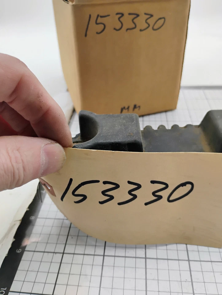 Studebaker 1953-64 (ver desc) 533330 Motor Mount NOS Fabricado nos EUA - Imagem 2 de 4