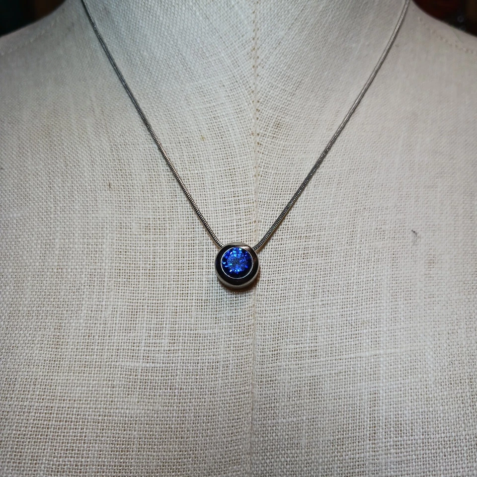 Collar Colgante Rústico Puño Kate 48 Cuarenta y Ocho Zafiro Azul 16"  Foto 2 de 4