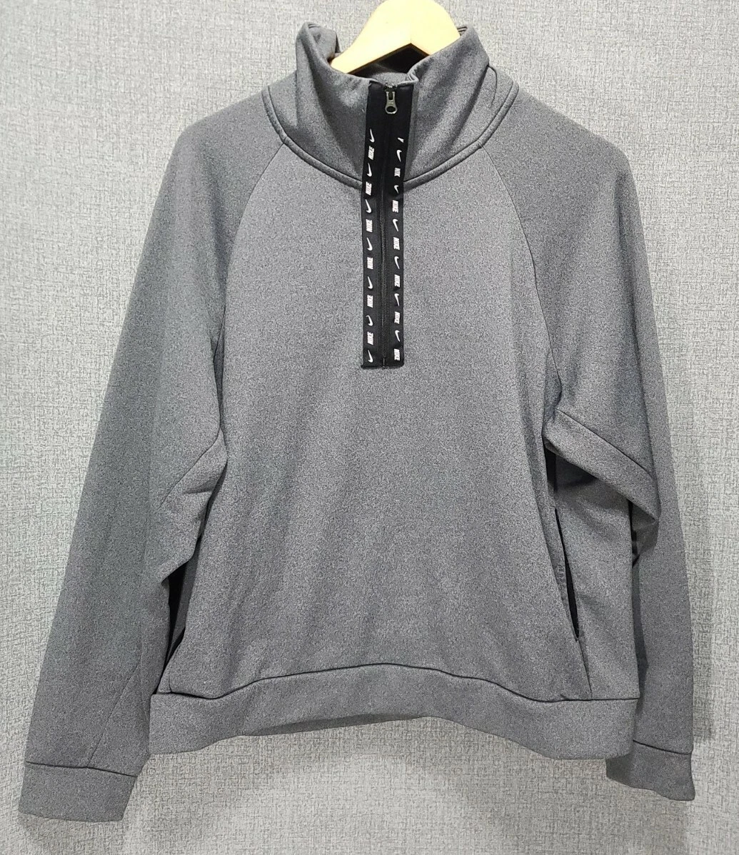 Nike Women s Medium Training Therma LS 1 2 Zip Loose Fit