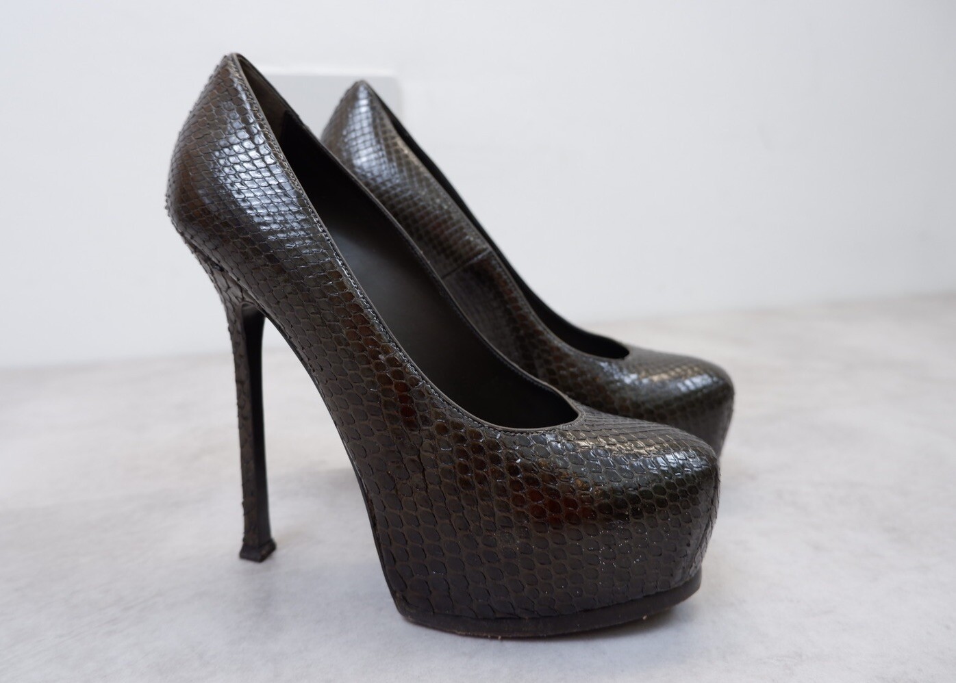 YSL Yves Saint Laurent Court Tribute tacchi alti taglia UK 7 EU 40 marrone serpente