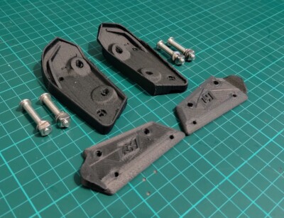 Sinclair C5 Spiegelhalterungen und Schrauben