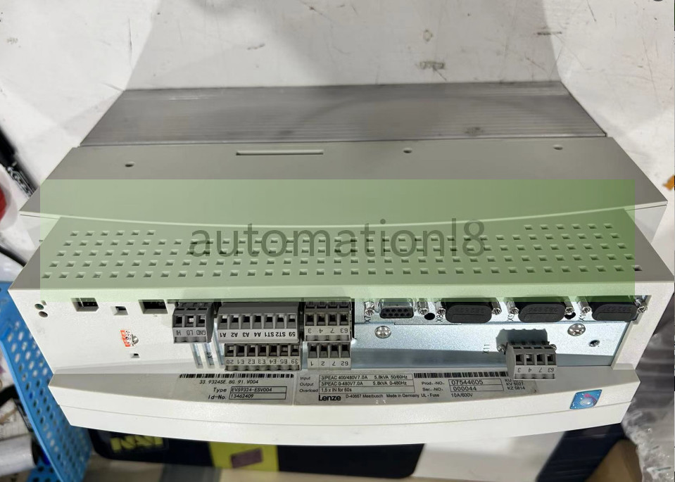 One Inverter Drive LENZE EVS9324-ESV004 EVS9324ESV004 Used