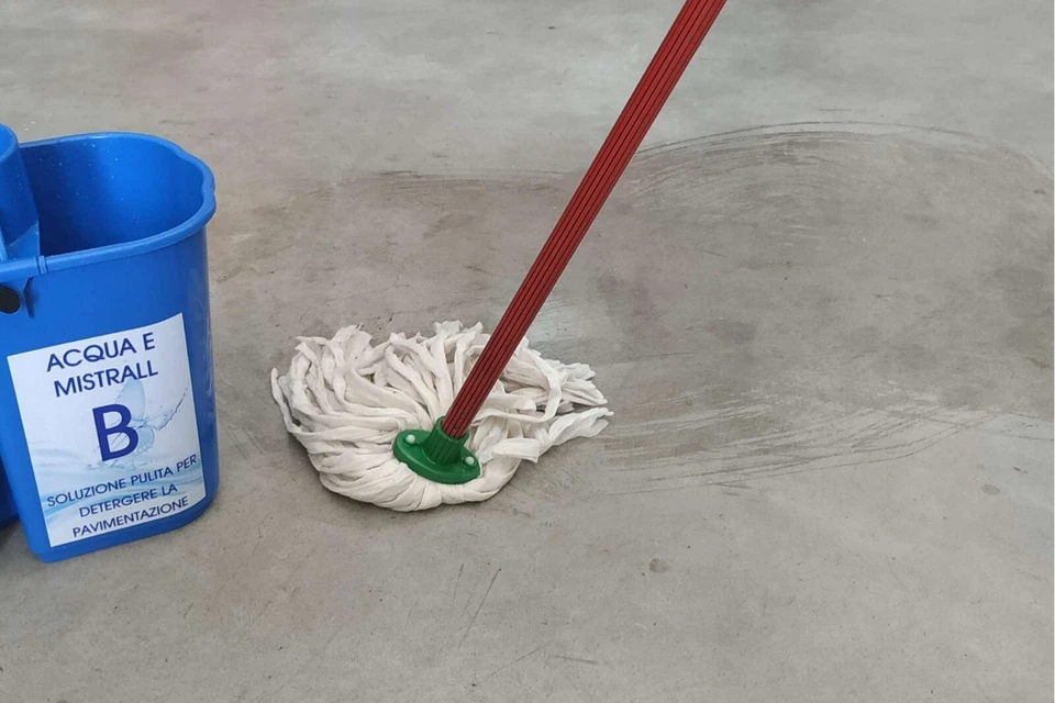 MISTRALL PINO 5 LT NEW CHEMICAL | Detergente per pavimenti parquet, cotto, marmo - Immagine 4 di 4