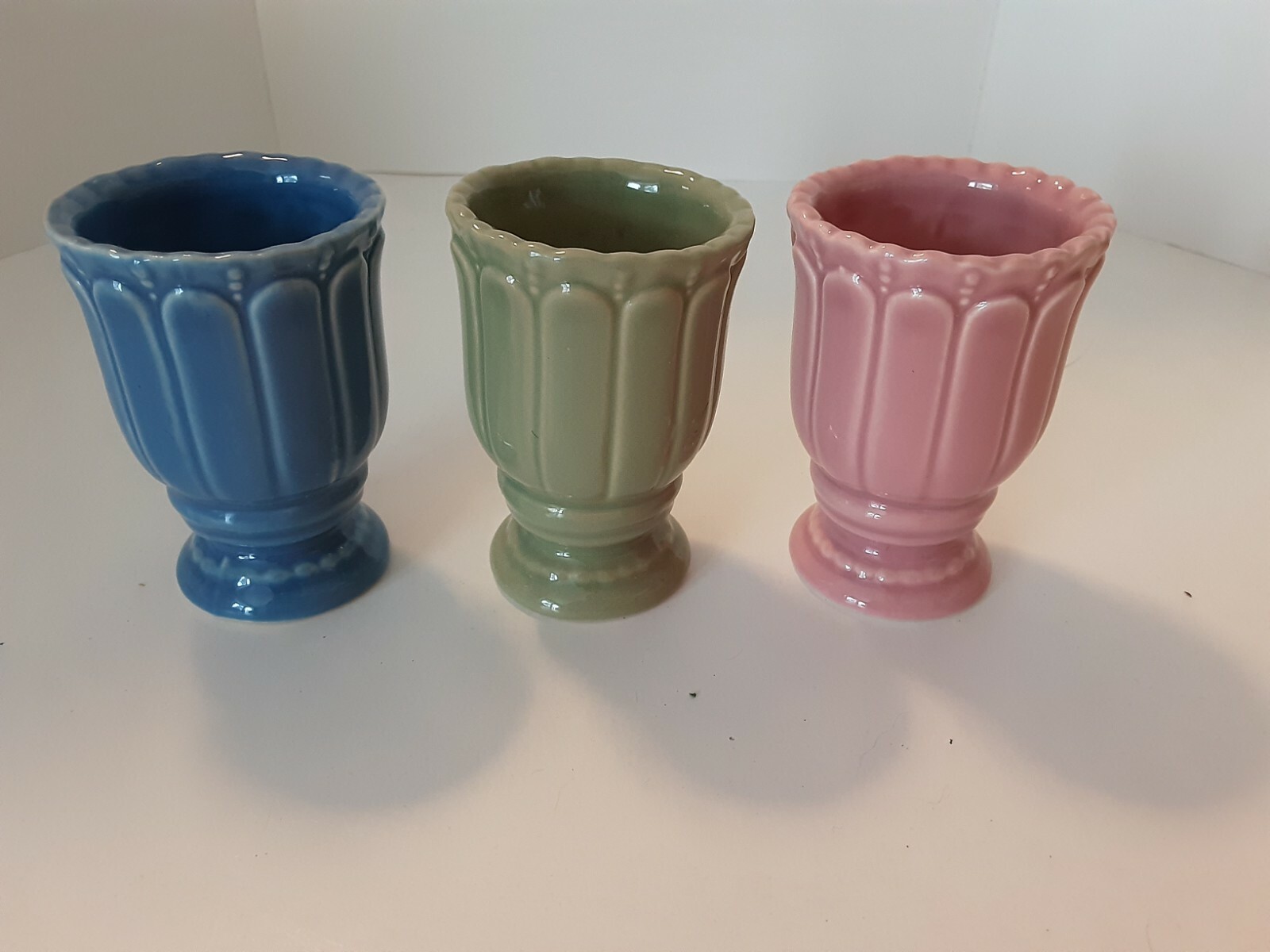 EUC ASP Ceramic Eggs Cups Set of 3 2003 Blue Pink Green 2.75