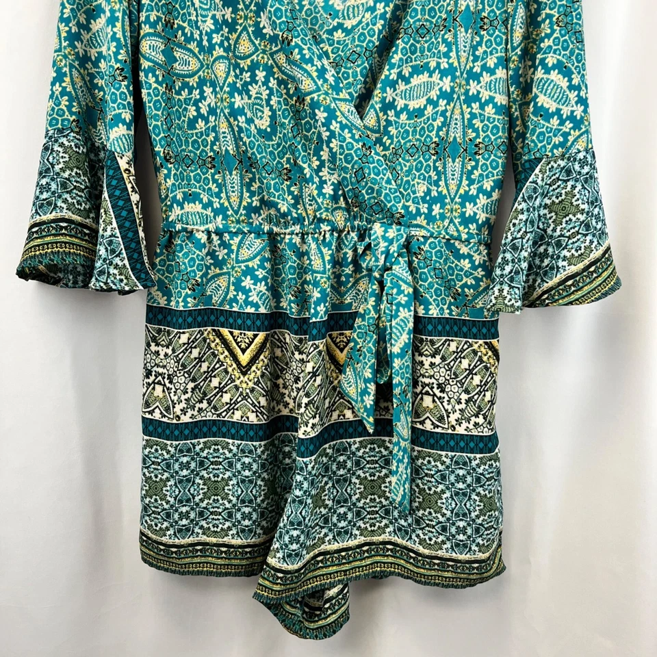 Mameluco multicolor Xhilaration para mujer cuello en V manga campana 3/4 L Foto 4 de 4