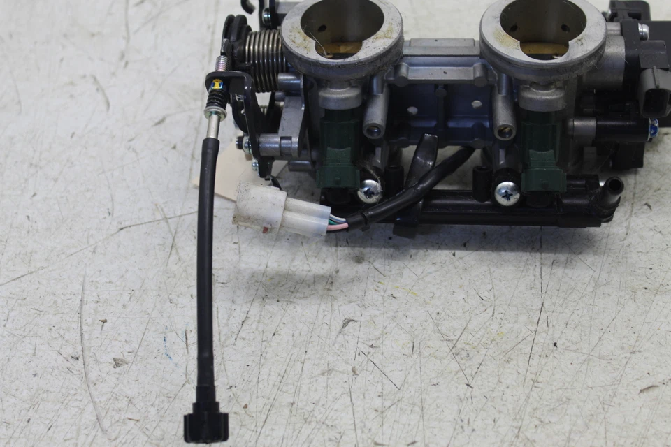 Kawasaki Ninja 650 2013 OEM inyectores de combustible principales/cuerpos del acelerador A40D Foto 3 de 4