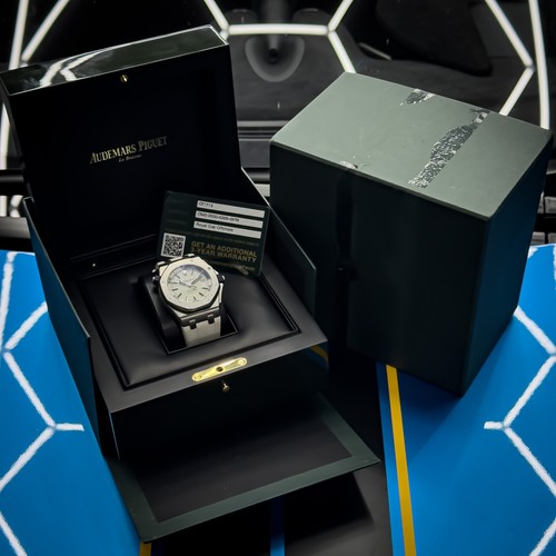 Audemars Piguet Royal Oak Offshore Diver Admiral Blue 42mm 15710ST.OO.A010CA.01 - Picture 5 of 14