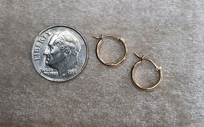 Massive 10k Gold Creolen. Perfekt für Piercings aus zweitem oder drittem Lappen.
