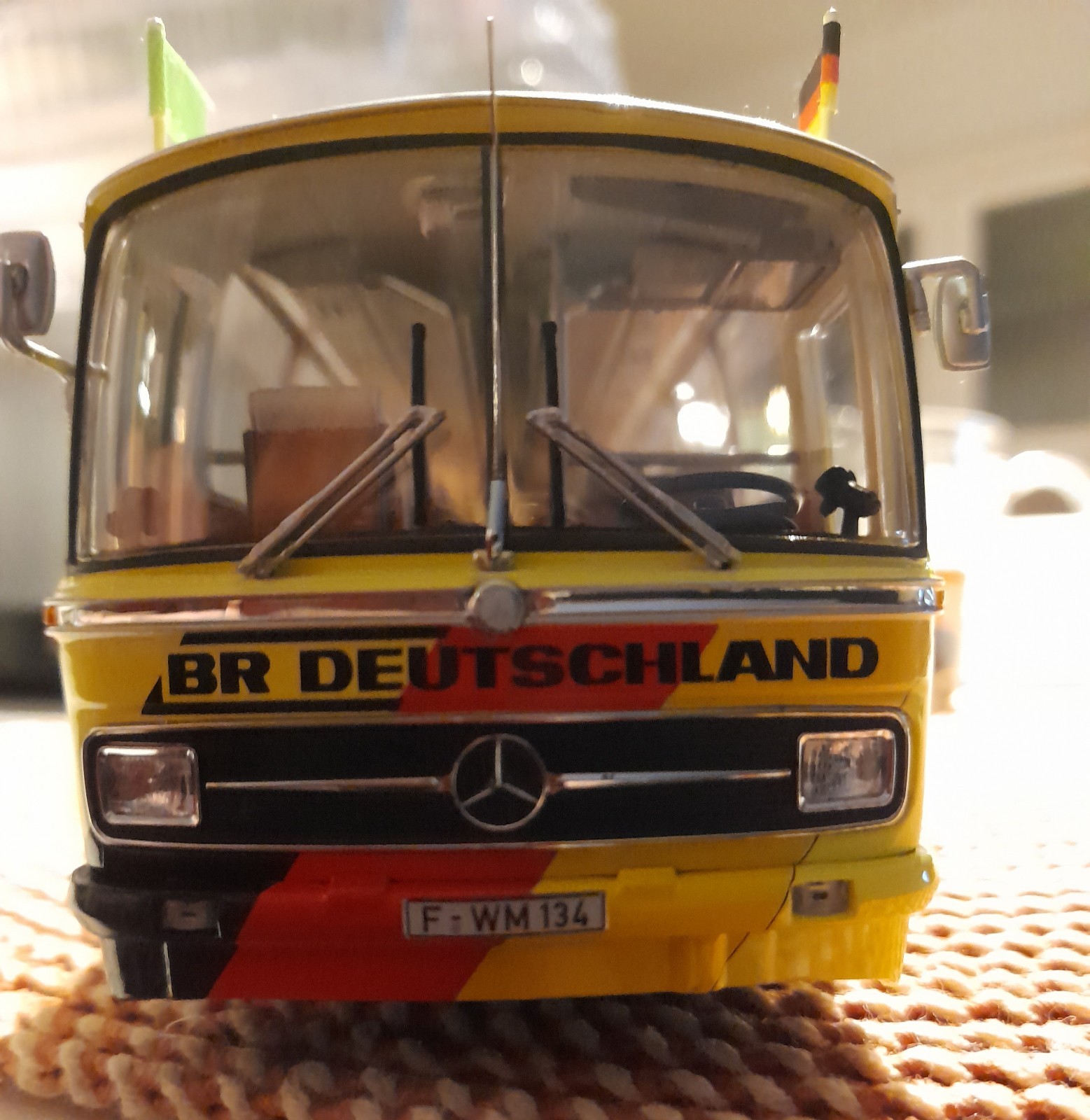  Minichamps 1:43 Mercedes-Benz O 302 Bus Fußball-WM 1974 Team BRD - 1:43