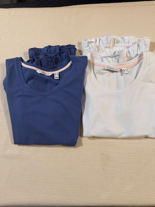 LOT OF 2 ISAAC MIZRAHI LIVE! T-SHIRT TOP SZ MEDIUM WHITE & BLUE SHORT SLEEVES