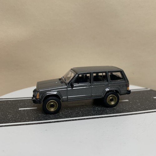 Greenlight 1984-1996 1988 Jeep Cherokee XJ SUV Gray Metallic w/Gold Wheels NM - Picture 7 of 15