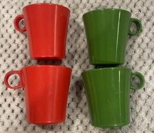 MCM Christmas DEKA Set of 2 Green & 2 Red 8 oz Plastic Mugs Cups Hot Chocolate