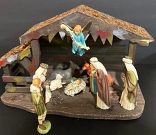 Vintage  Wooden Nativity Manger With 9  Plastic Hand Painted Figures