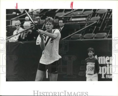 1990 Press Photo Magnus Larsson, Professional Tennis Player, Shows Backhand