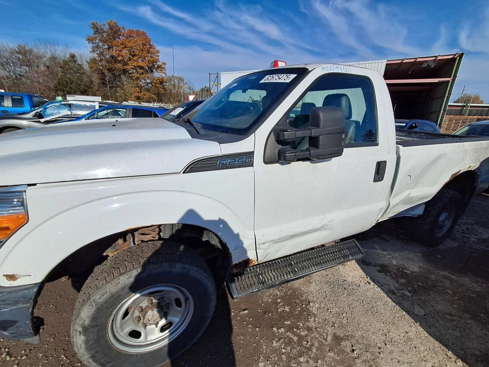 Used Right Tail Light Assembly fits: 2013 Ford F250SD PICKUP rectangular Right G - Image 2 of 4