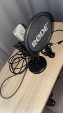 Rode NT1 Condenser Microphone Bundle + Desk Stand, Shock Mount, Pop Filter & XLR