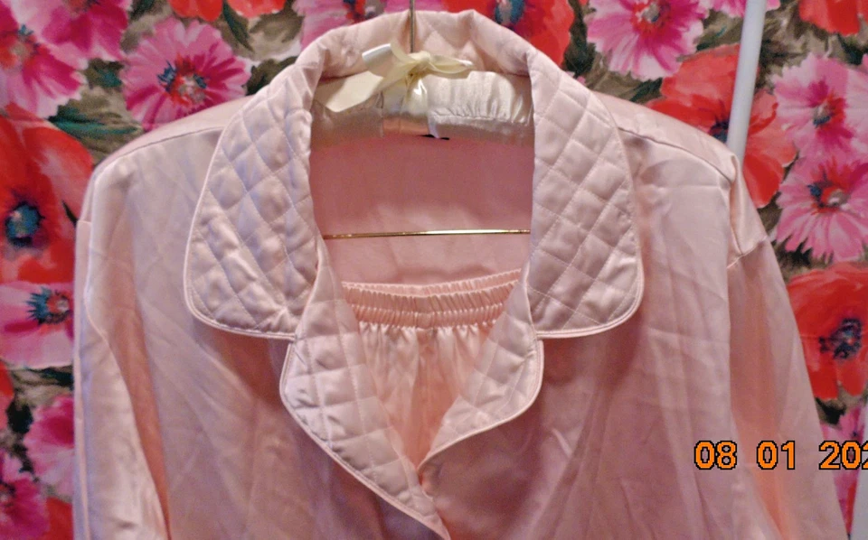 Conjunto de pijama Charter Club de colección rosa satinado acolchado cuello, puños, ribete de bolsillo - talla L Foto 3 de 4