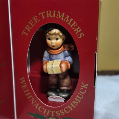 NIB Hummel ''For Me?'' Christmas #1675 Boy Holding Gift. HUM 2067/B/O Germany