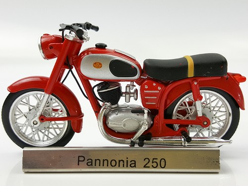 1/24 Atlas Pannonia 250 Red motorcycle model - Picture 3 of 4