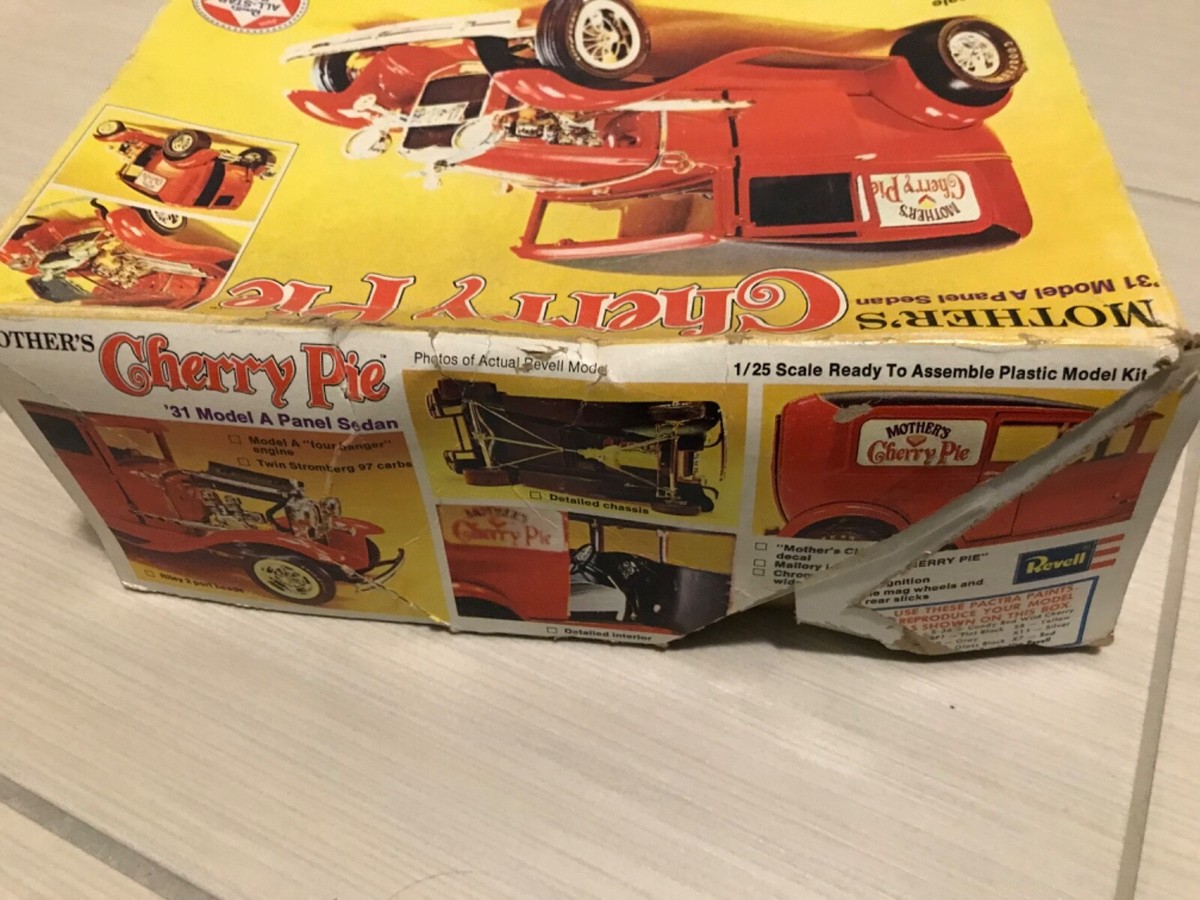 Vintage 1973 Revell H-1323 1931 Model A Sedan Mother's