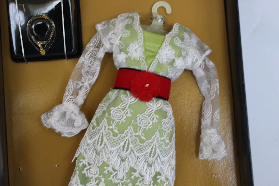 Vestido de té Titanic Chartreuse Franklin conjunto rosa menta 16" conjunto muñeca conjunto con certificado de autenticidad Foto 4 de 4