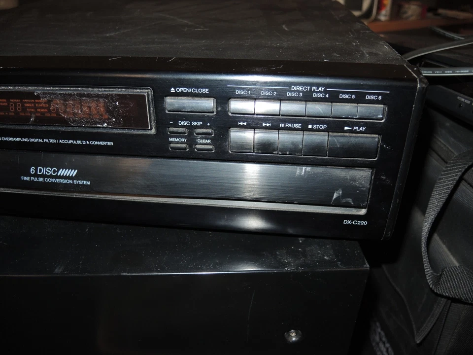 ONKYO DX-C220 6-Disc CD Changer/Player  Parts or Repair - Image 2 of 4