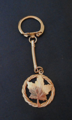 Canada Maple Leaf Gold Tone Souvenir Key Ring Chain