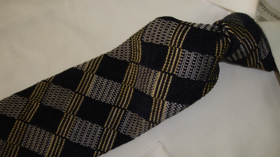 Corbata de punto de mezcla de seda gruesa para hombre D-5720 Hugo Boss. Foto 3 de 4