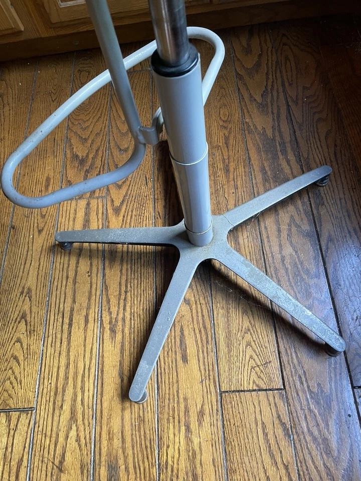 "Taburete de metal industrial vintage de 26"" - muy bueno" Foto 4 de 4