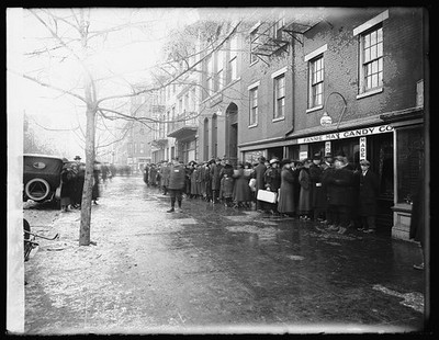 Photo:Fannie May Candy Co. Line Outside Store 1919 1920
