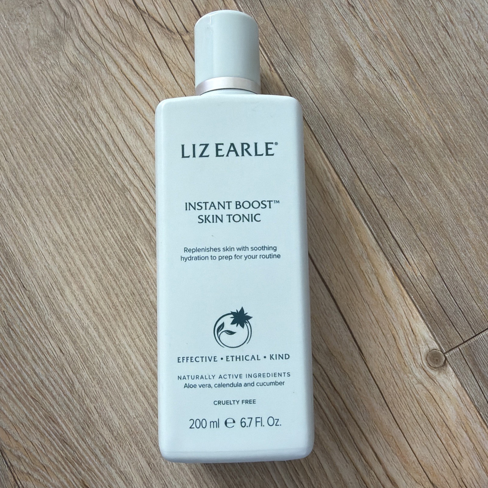 Liz Earle Instant Boost Skin Tonic Soothes And Tones Facial Toner 200ml Face