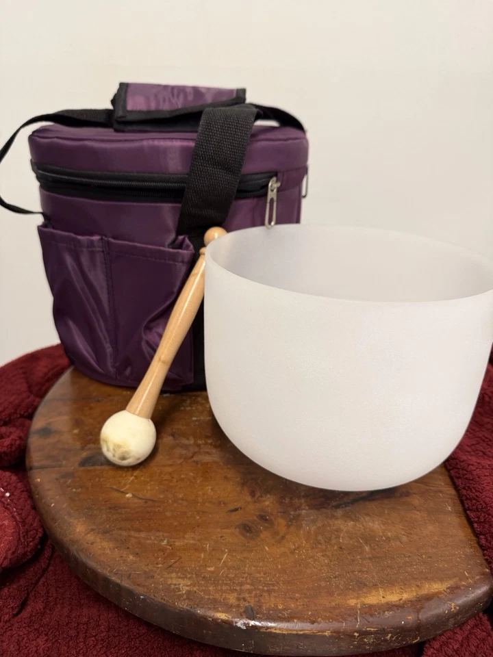 TIGELA DE CANTO DE CRISTAL QUARTZO FOSCO 8” de largura 6” de altura com estojo de transporte roxo - Imagem 4 de 4