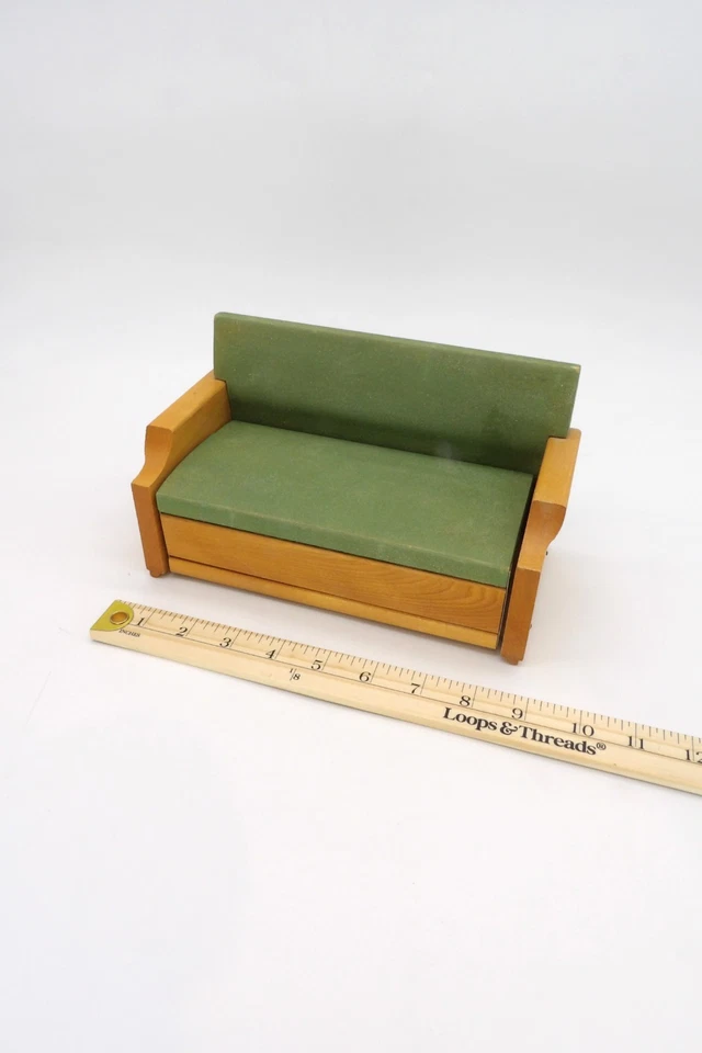 Sofá de madera Strombecker de colección años 50 (n.º 156) con cojines verdes -- sin caja Foto 2 de 4