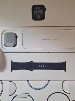 Apple Watch SE 2nd Gen 40mm Cell Midnight w/ Midnight Sports Band S/M MXFR3LL/A