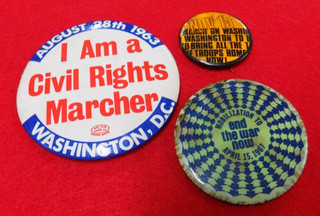 (3) VINTAGE 1960's CIVIL RIGHT & VIETNAM PROTEST PINBACK BUTTON LOT MLK SPEECH