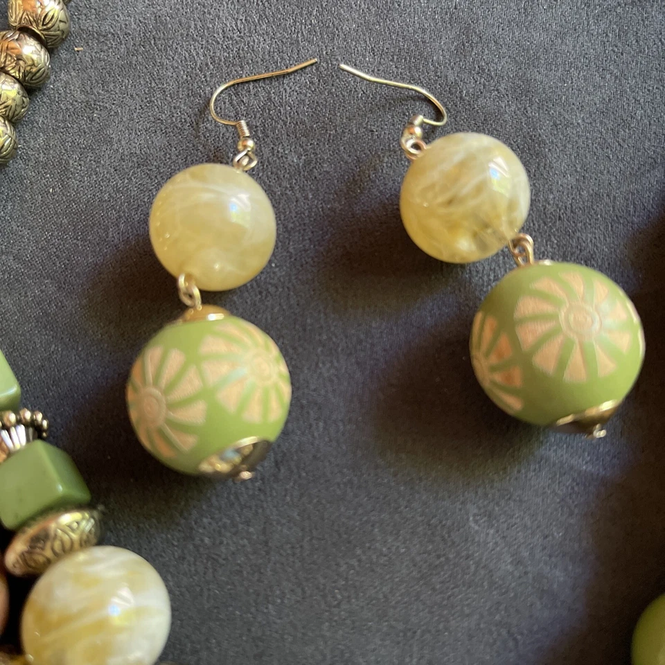 Pendientes collar de cuentas verdes marca Eocar multihilo cobre, Demi Parure Foto 2 de 4