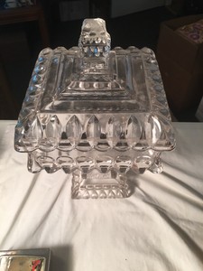Beautiful-Vintage-Clear-Square-Crystal-Pedestal-Candy-Dish-W-Lid
