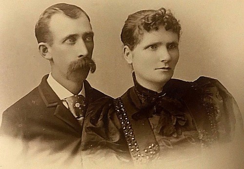 1890-1899 Vintage Collectible Cabinet Card Photo Of A Couple By Burton & Cassel - Picture 4 of 4