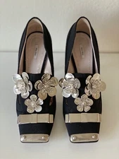 MIU MIU ICONIC Black Silver Metal Embellished Floral Bow Runway Pumps 39.  RARE